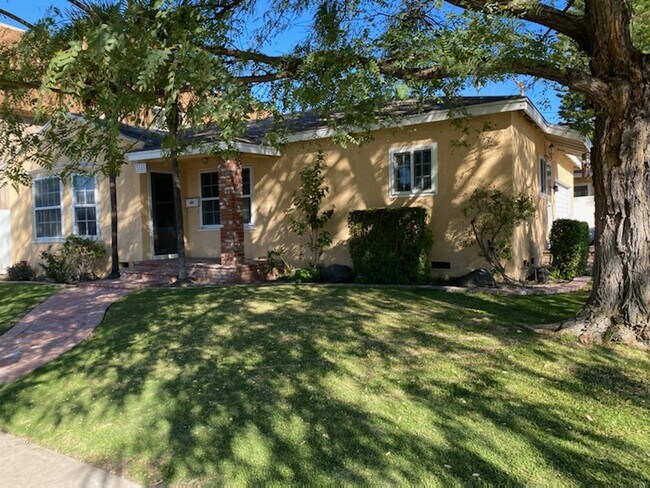 Building Photo - 3703 W Victory Blvd