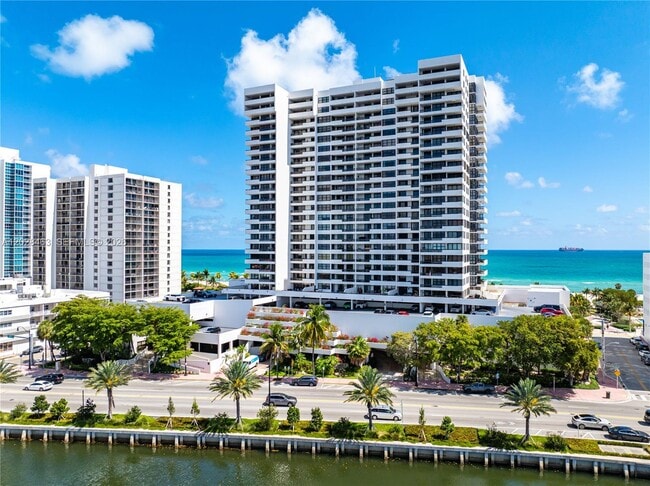 Foto del edificio - 2555 Collins Ave