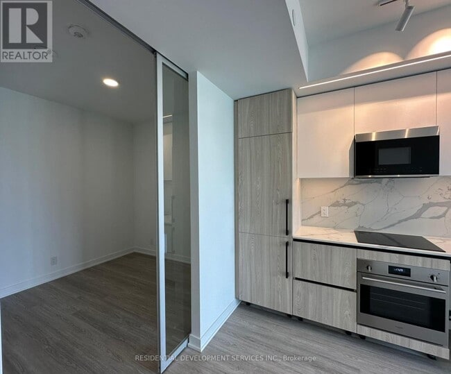 Building Photo - 699-699 Sheppard Ave E