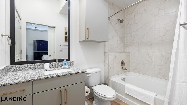 Foto del edificio - 13701 Montfort Dr