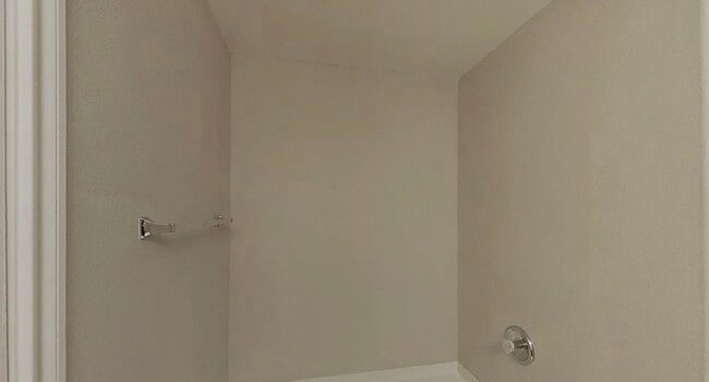 Foto del edificio - A Place to Settle In: Inviting 5-Bedroom Family Home