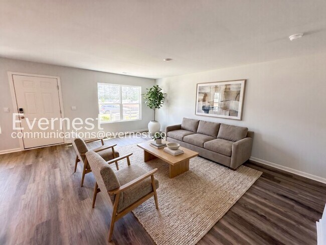 Foto del edificio - 3 Bed/2.5 Bath Town Home with Garage / Pet-Friendly / Vouchers Accepted / Coming Soon!