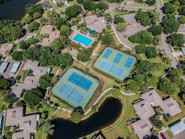 Building Photo - 1011 S Pointe Alexis Dr