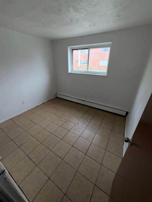 Foto del edificio - 14815 Euclid Ave