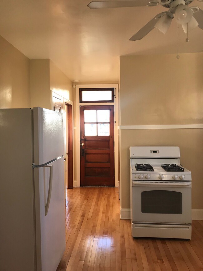 Building Photo - 6207 N Artesian Ave