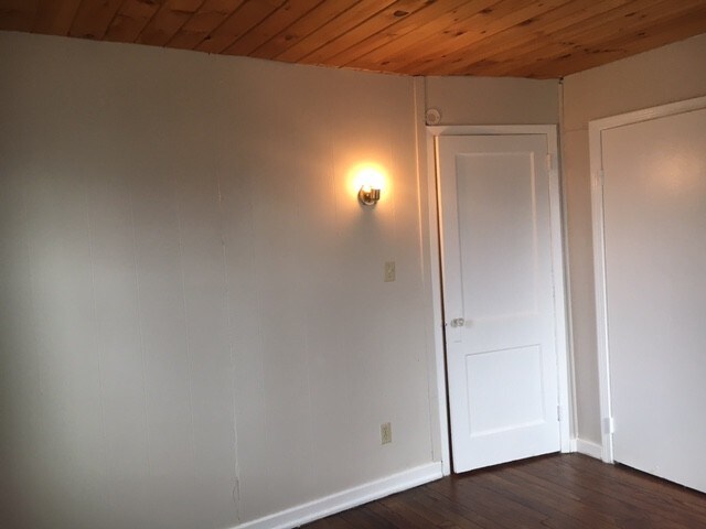 Building Photo - 13-17 Springfield Dr