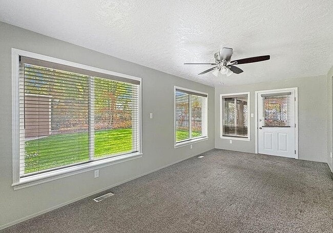 Foto del edificio - 2756 Baltic Ave