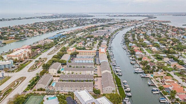 Building Photo - 1117 Pinellas Bayway S