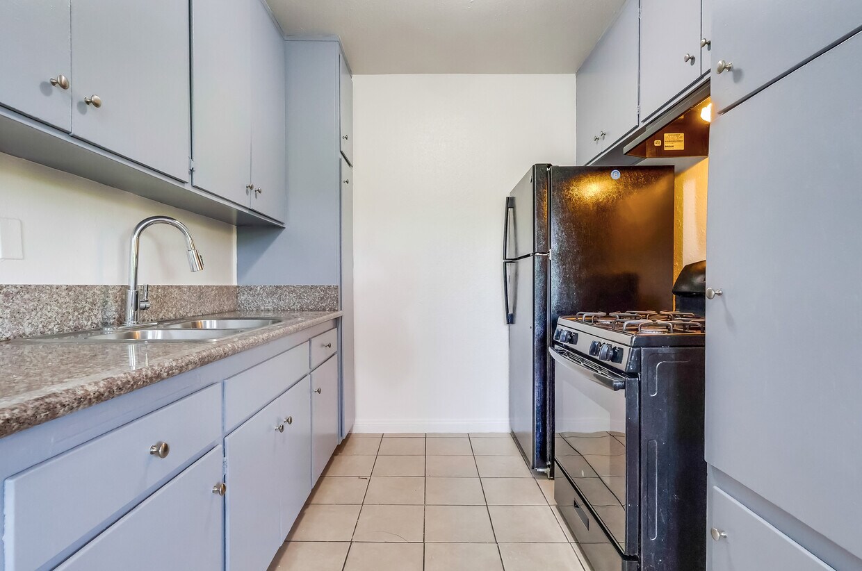 Foto principal - 6735 Brynhurst Ave