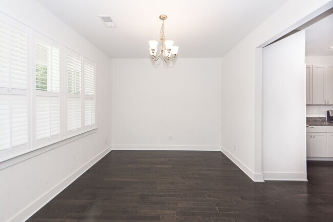 Building Photo - 4 Bedroom 3.5 Bath House in Lawton Park - ...