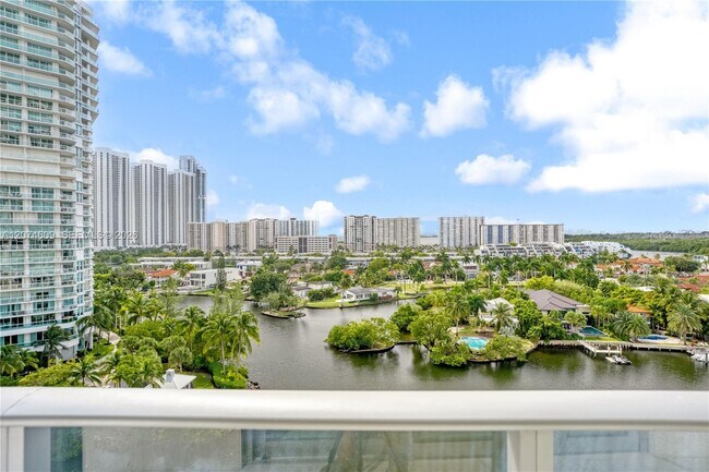 Foto del edificio - 330 Sunny Isles Blvd