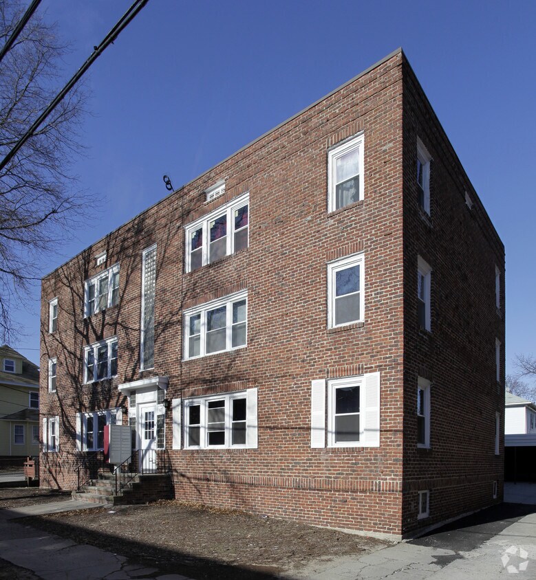 Building Photo - 67 Thackeray St