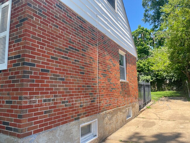 Building Photo - 7525 Marillac Dr