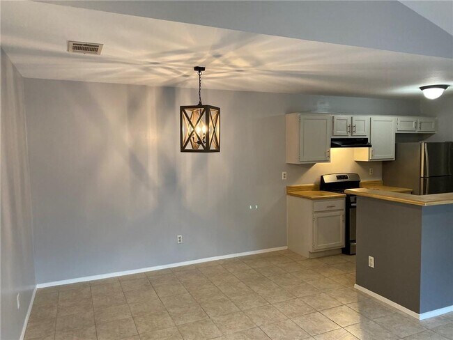 Building Photo - 12309 Alderbrook Dr