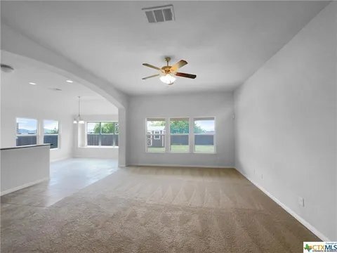 Foto del edificio - 6313 Brushy Creek Dr