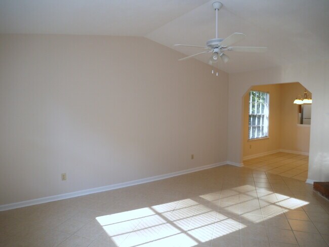 Foto del edificio - 425 Richview Park Cir W
