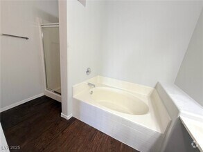 Building Photo - 5655 E Sahara Ave
