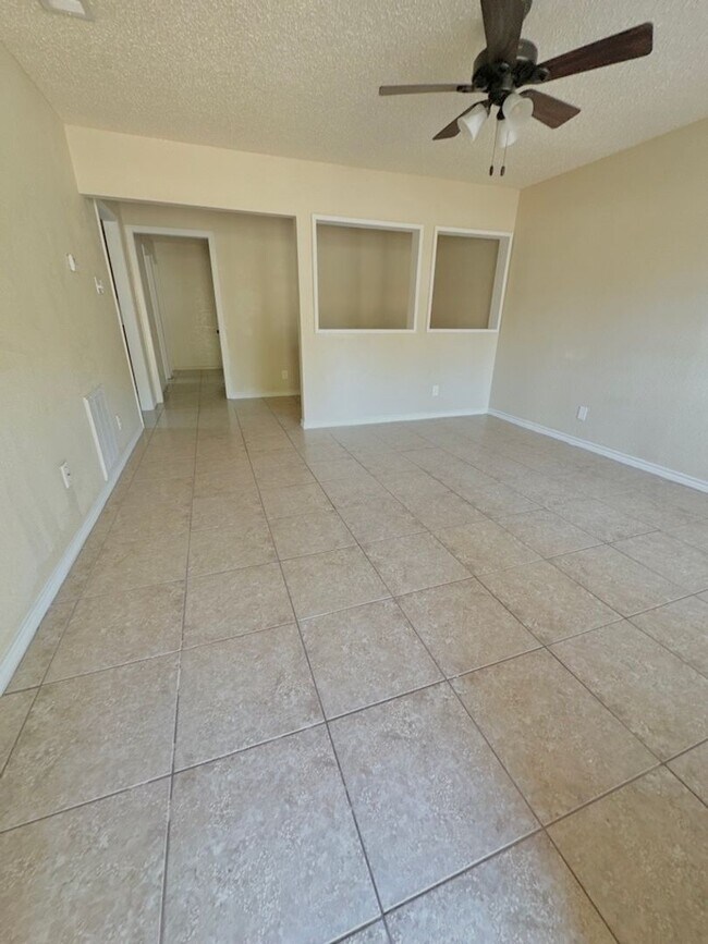 Foto del edificio - 1512 Duncan Ave