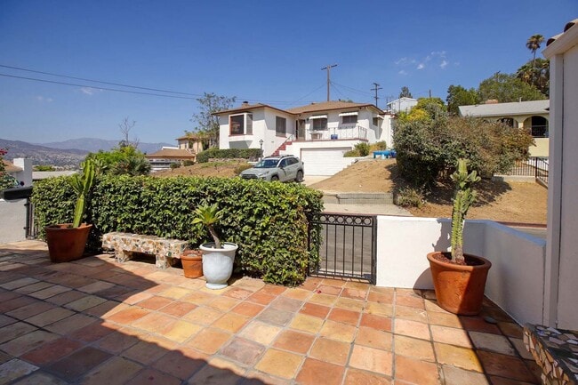 Building Photo - 1505 Stanford Dr