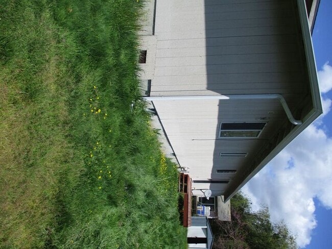 Building Photo - 5007 Ocean Beach Hwy unit B- Longview, WA