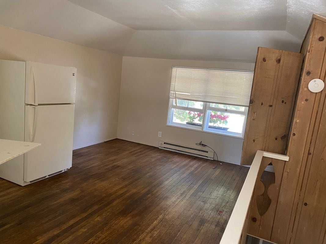 Building Photo - 618 Benton St