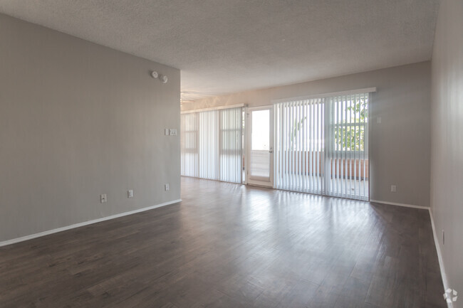 1HAB,1BA- 750SF- Sala de estar - Terraces at South Pasadena Apartments