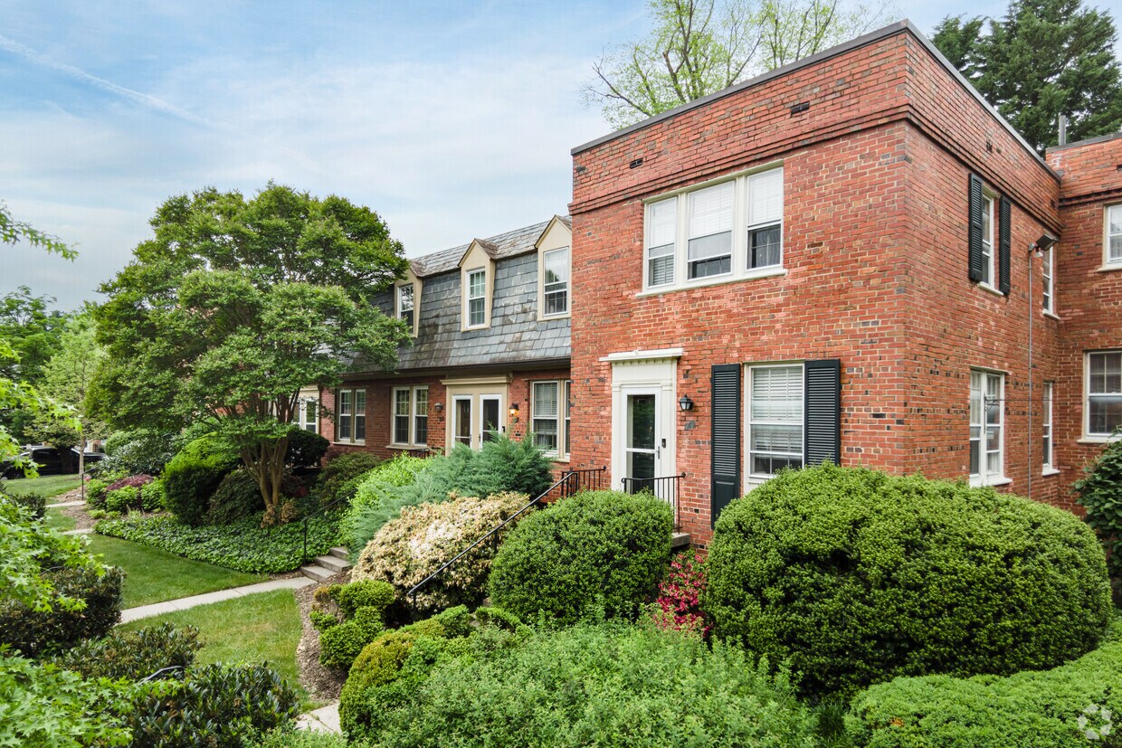 Primary Photo - Arlington Village