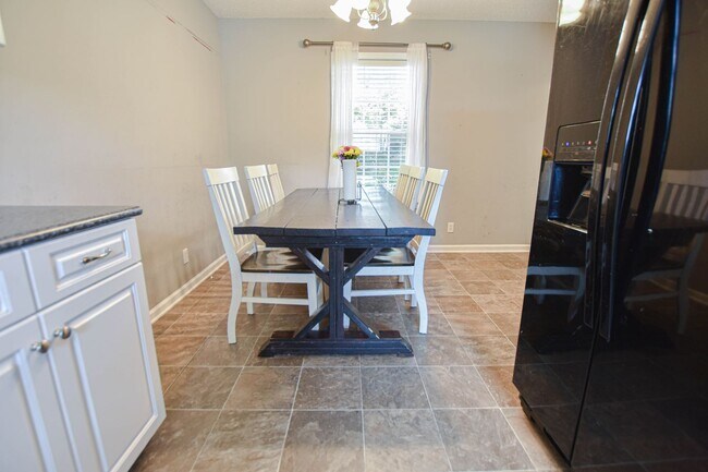 Foto del edificio - Pet Friendly Three Bedroom!