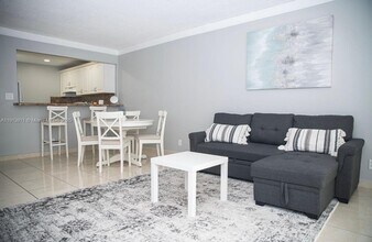 Building Photo - 3101 N Country Club Dr