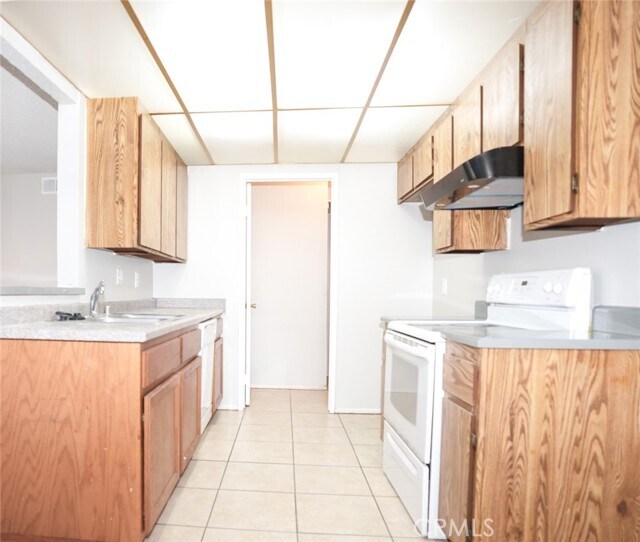 Foto del edificio - 1585 Border Ave