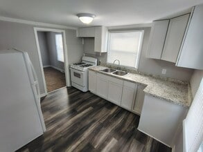 Building Photo - 4190 S Linden Rd