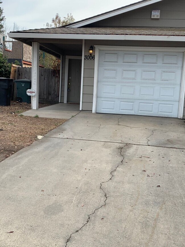 Building Photo - Duplex