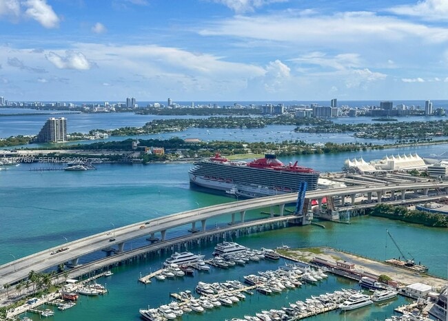 Foto del edificio - 244 Biscayne Blvd