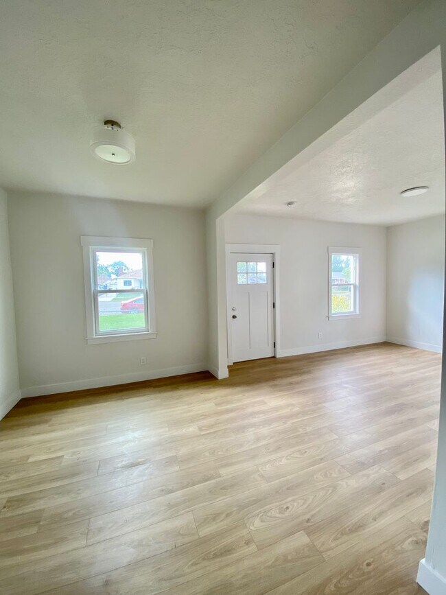 Building Photo - 840 West