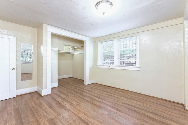 Building Photo - 300 San Juan Ave