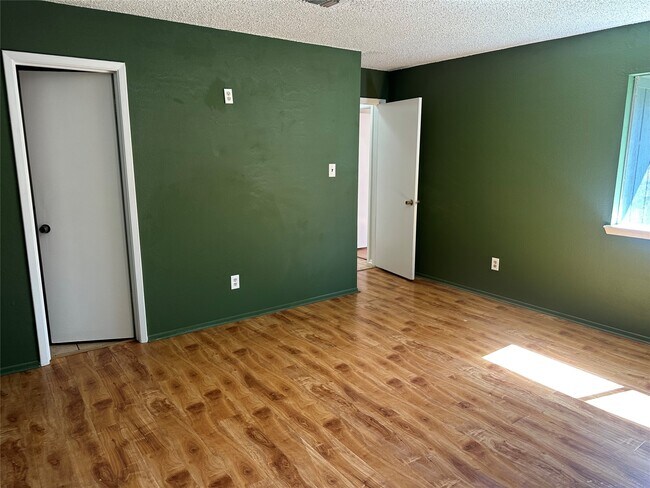 Foto del edificio - 23335 Tree House Ln