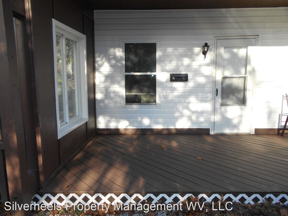 Primary Photo - 1039 1/2 Emerson Ave