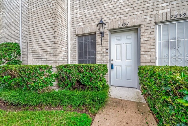 Foto del edificio - 7337 Regency Square Ct