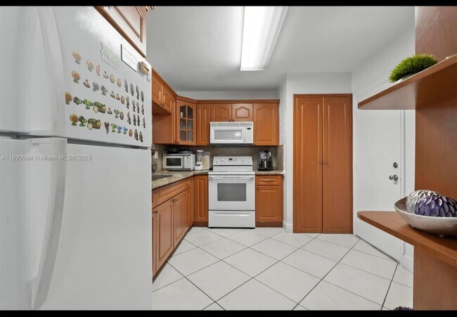 Foto del edificio - 1800 W 54th St