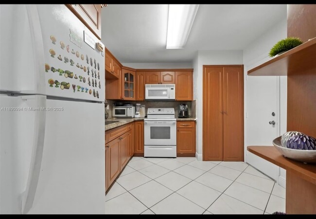 Building Photo - 1800 W 54th St