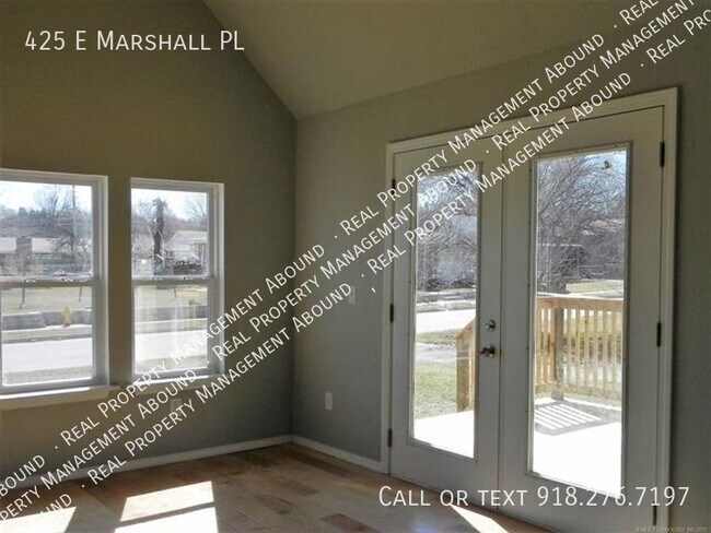 Building Photo - Available NOW! $1300