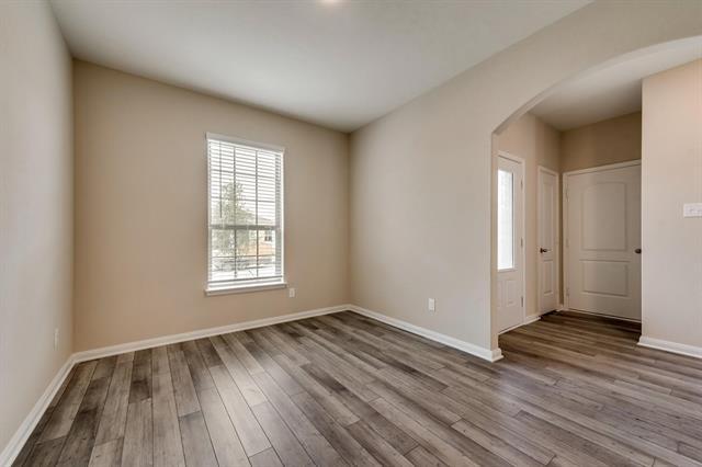 Building Photo - 1919 Dahlia Way