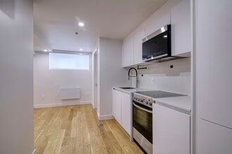 Building Photo - 25 Av des Pins O
