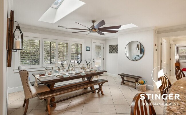 Foto del edificio - 150 Brickyard Point Rd S