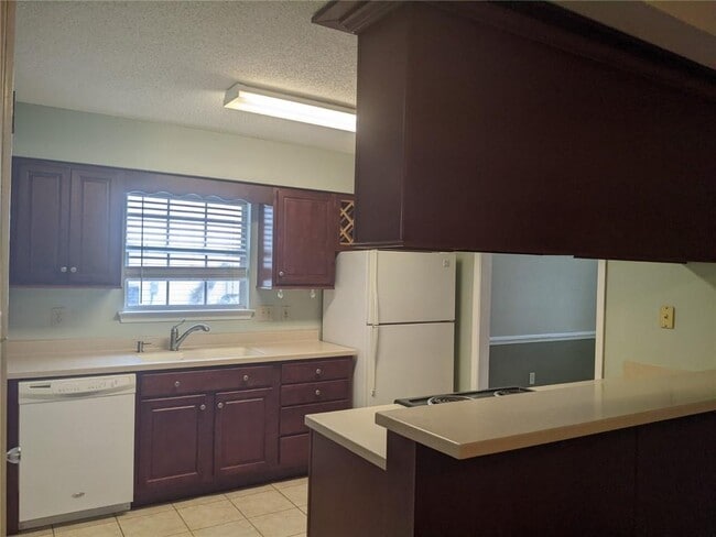 Building Photo - 2258 Woodlea Ct S