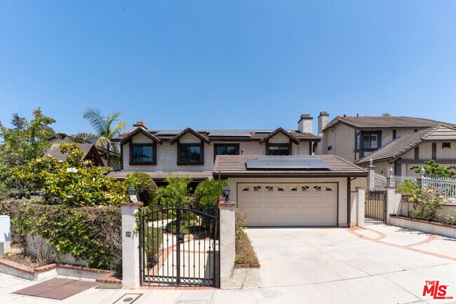 Building Photo - 1824 Apex Ave