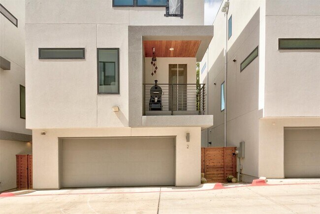 Foto del edificio - 2301 Bluebonnet Ln