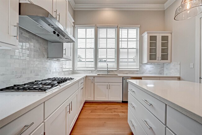 Foto del edificio - 2234 Lou Ellen Ln