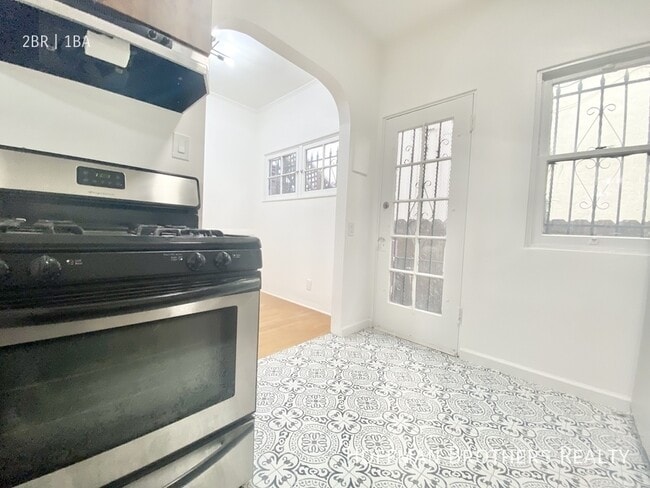 Building Photo - 641 N Spaulding Ave