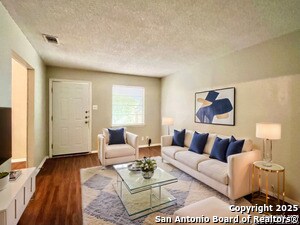 Foto del edificio - 311 E San Antonio Ave